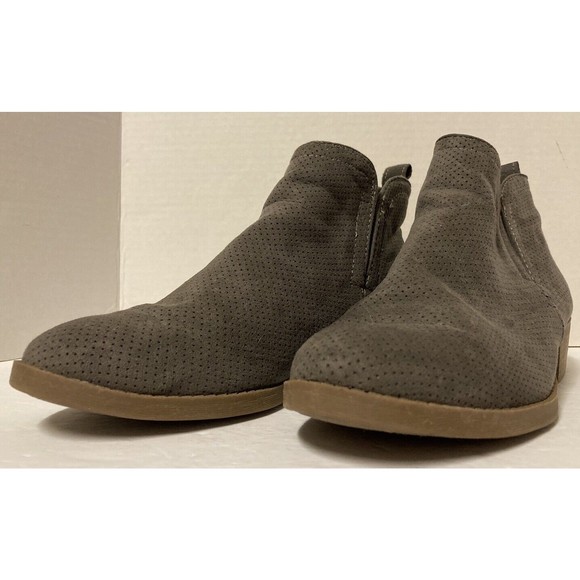 Universal Thread Dylan Women’s Laser Cut Ankle Booties Size 7 1/2 - Picture 3 of 5